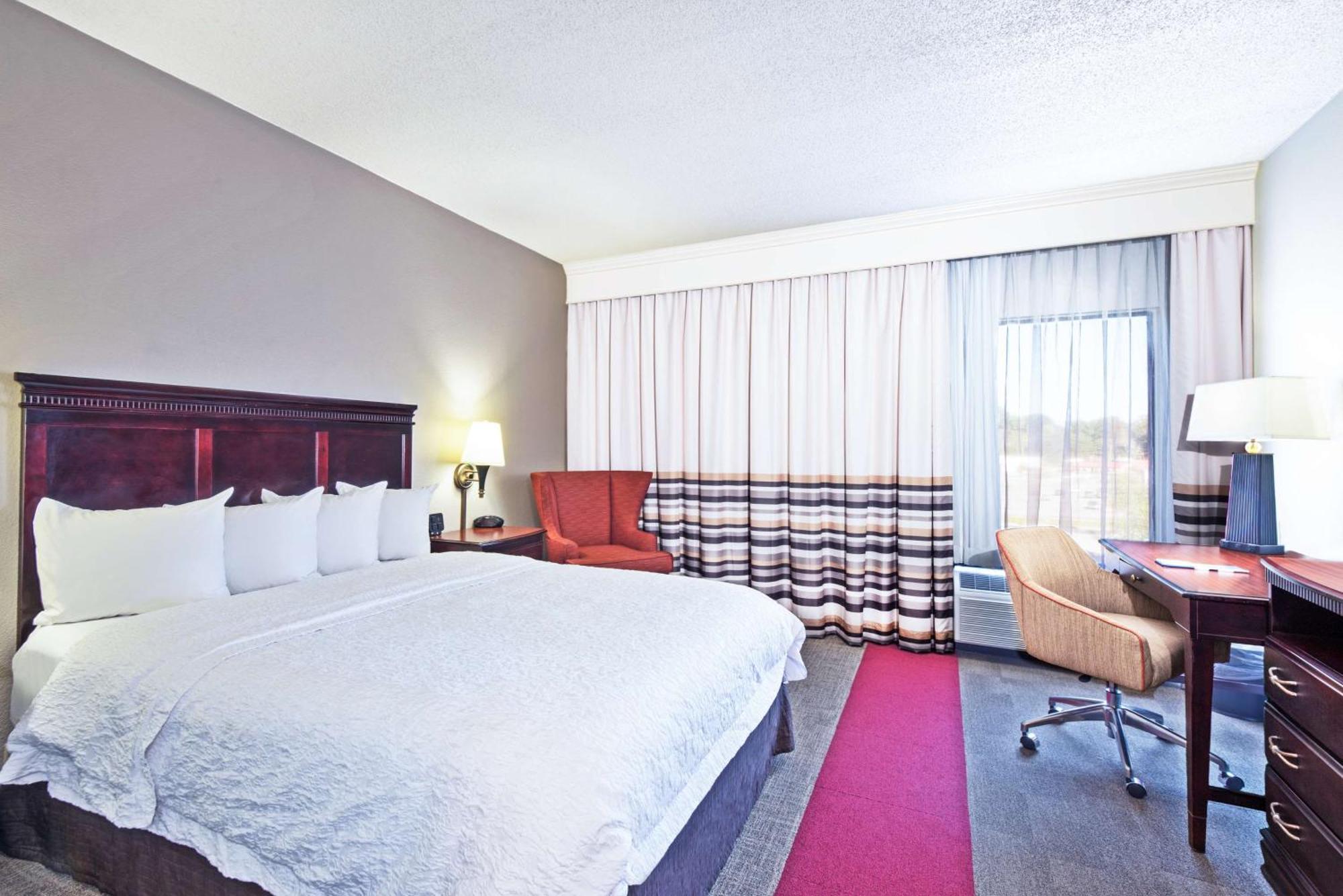 Queen Room with Bath Tub - Disability Access/Non-Smoking